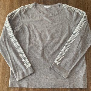 THML Women's Medium Gray White Detail Sleeve Sweater